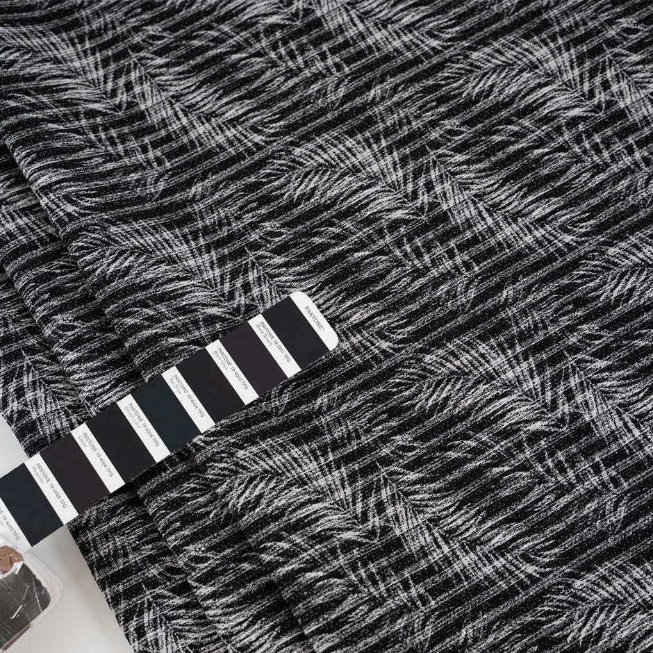 Heavy stretch cotton jacquard with a floral theme - High quality deadstock