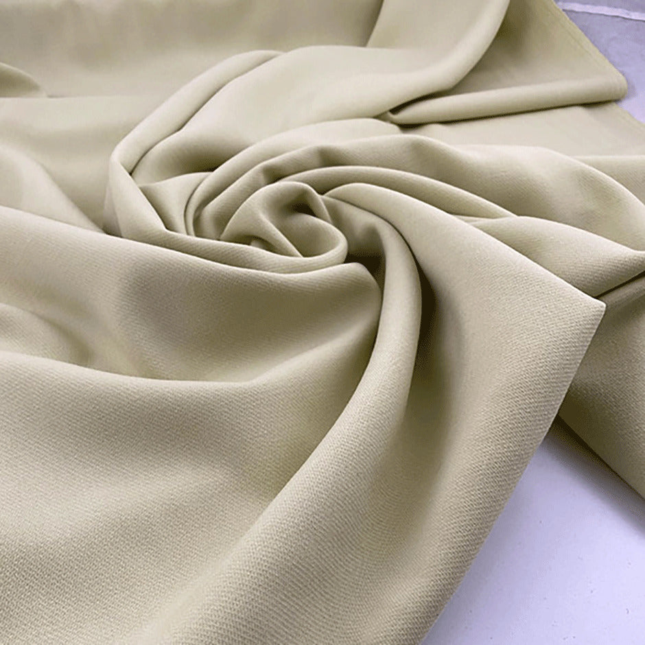 Irregular and fluid polyester and viscose crepe