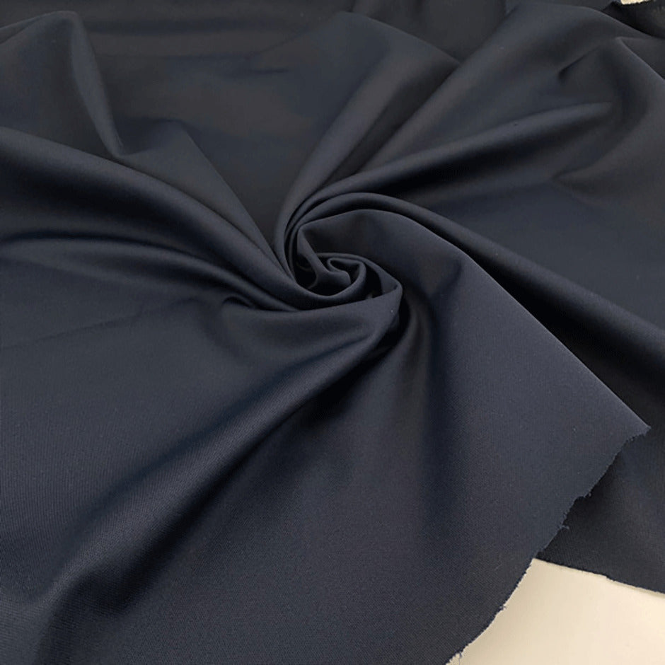 Compact and structured polyester jersey