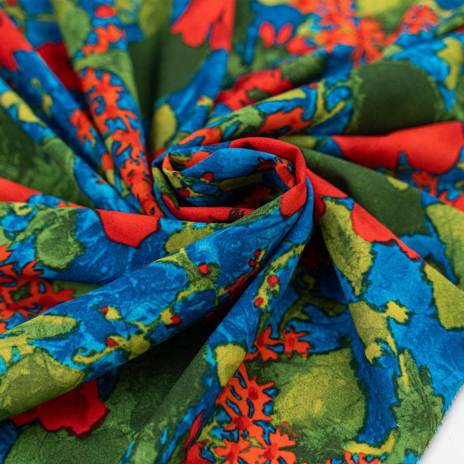 Falling floral patterned polyester crepe de chine. High quality deadstock fabric.