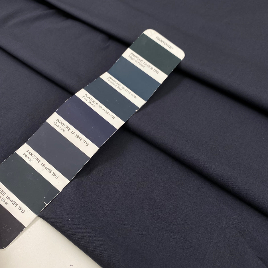 Stretch cotton linen in dark blue, very soft, light, slightly crunchy, and not transparent. Ideal for trousers, jackets, skirts, and dresses. High-quality deadstock collected in Stock from a Maison de Couture in Italy.