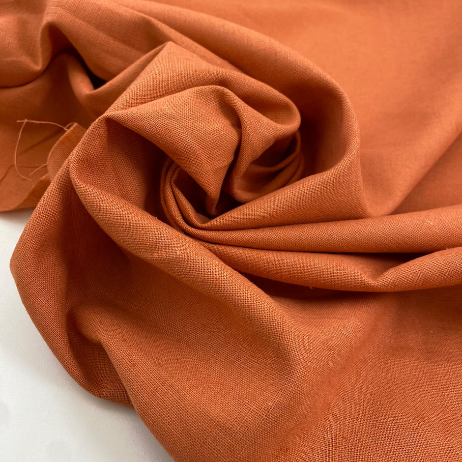 Cotton and linen blend in orange color reference Sunbaked, very soft and not transparent. Ideal for trousers, skirts, dresses, and light summer jackets. High-quality deadstock collected in Stock from a Maison de Couture in Italy.