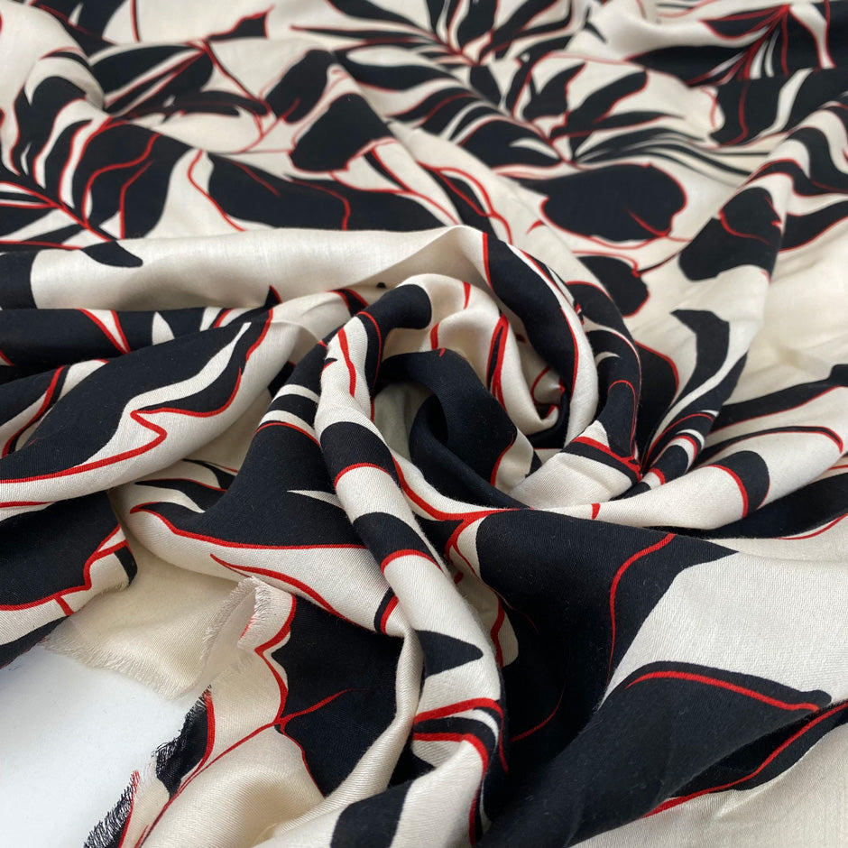 Pure viscose, very soft and light, with beige ground and flower printing in red and black shades. High-quality deadstock fabric by the meter collected in Stock from a Maison de Couture in Italy.