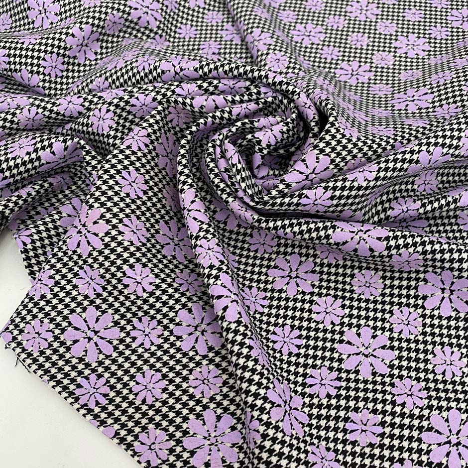 Mixed polyester and wool with pied de poule in black and white and flower design in lilac. Very soft and light, warm. Ideal for dresses, trousers, skirts and jackets.High-quality deadstock collected in Stock from a Maison de Couture in Italy.