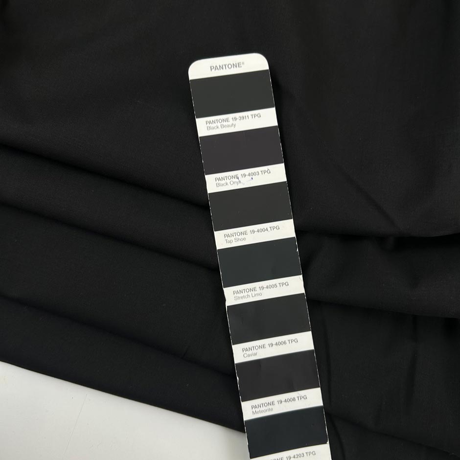 Black Light Weight Wool With Storm System