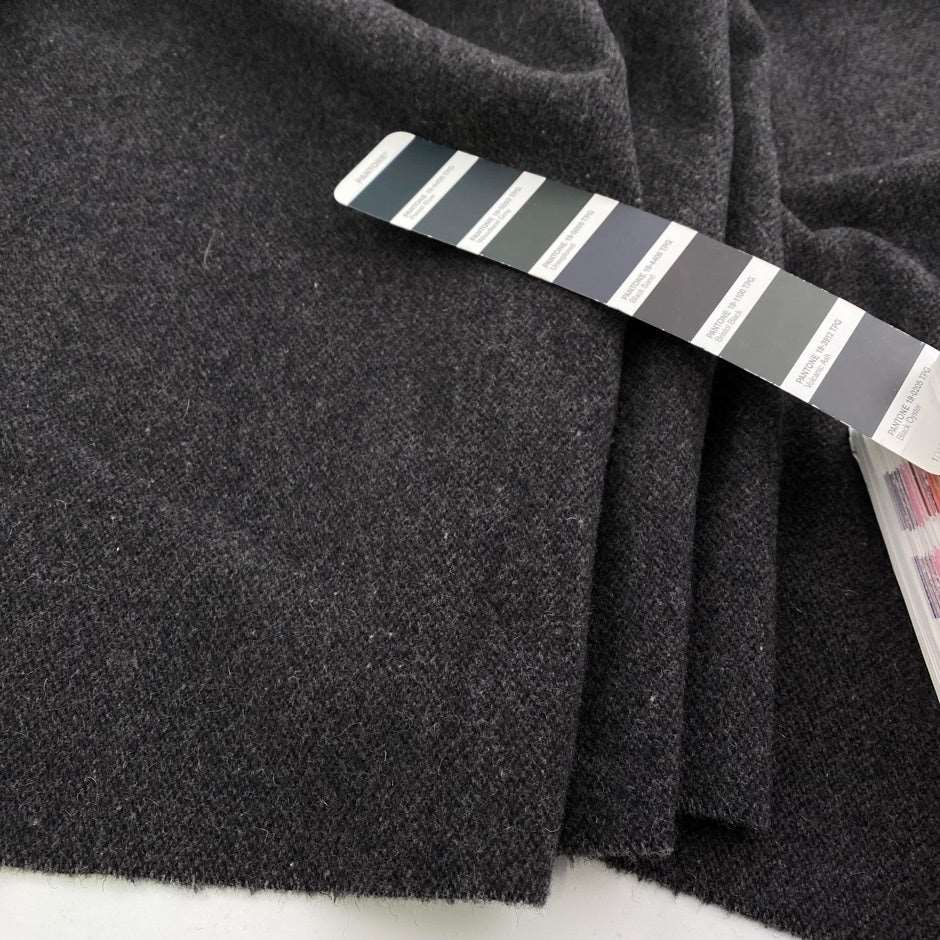 Grey yarn-dyed structured wool flannel. High quality deadstock fabric collected in Stock from a Maison de Couture in Italy.