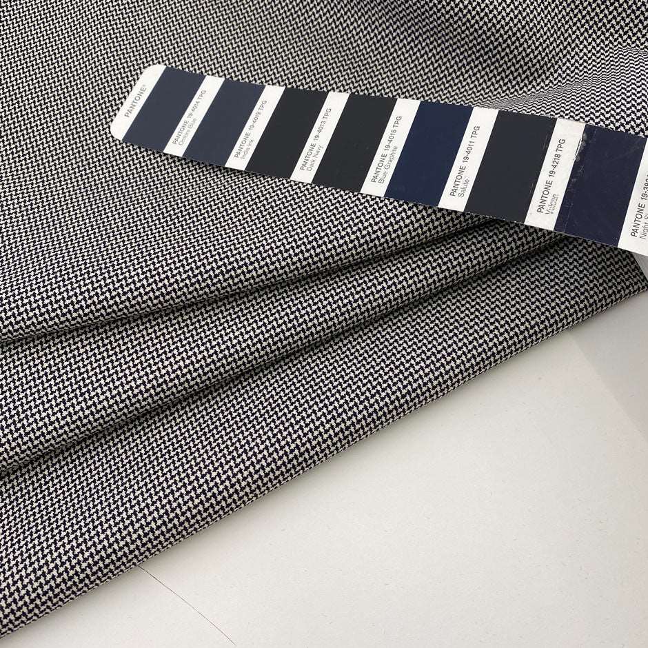 Soft and grey wool jacquard. High quality deadstock fabric.