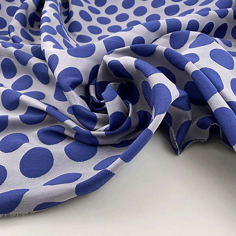 Crisp yarn-dyed jacquard of viscose and polka dot silk