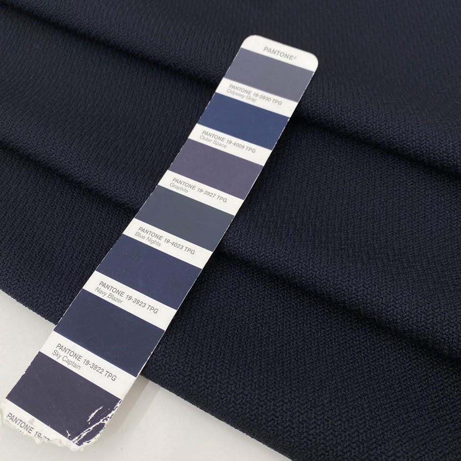 Wool blend with cotton, textured and heavy, in dark blue (Blue Nights). Ideal for jackets, structured trousers, skirts, or light coats.
High-quality deadstock collected in Stock from a Maison de Couture in Italy.