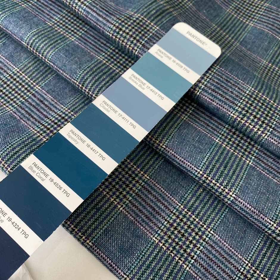 Wool and polyester flannel with a Prince of Wales pattern in green and turquoise tones. Ideal for trousers, jackets, dresses, and skirts.
High-quality deadstock collected in Stock from a Maison de Couture in Italy.
