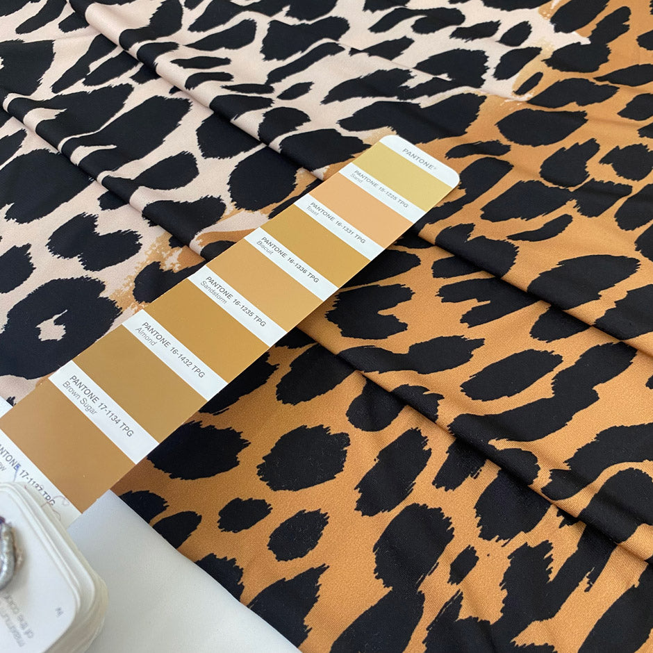 Very soft and stretch jersey with animal print in the shades of ochre and beige. Flowy and not transparent, ideal for dresses, skirts and t-shirts. High-quality deadstock collected in Stock from a Maison de Couture in Italy.