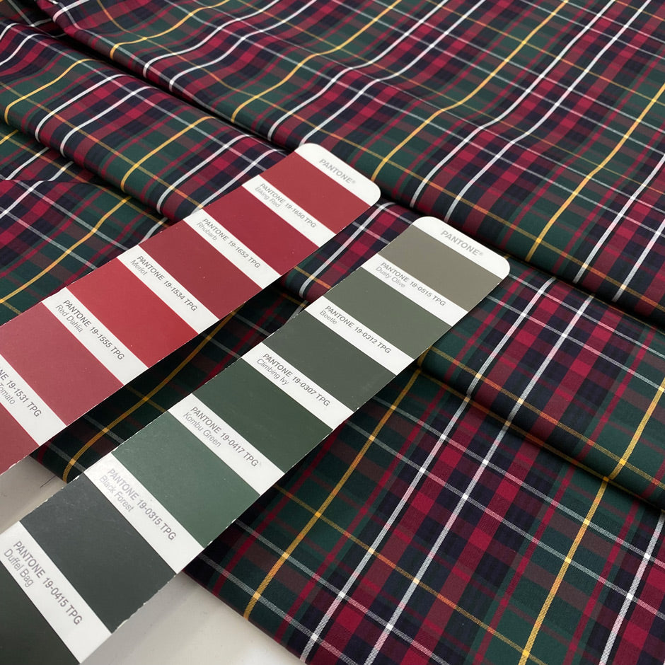 Pure cotton poplin with tartan design in the shades of dark green, red and yellow. Crunchy, flowy and not transparent. Ideal for shirts, dresses and skirts. High-quality deadstock collected in Stock from a Maison de Couture in Italy.
