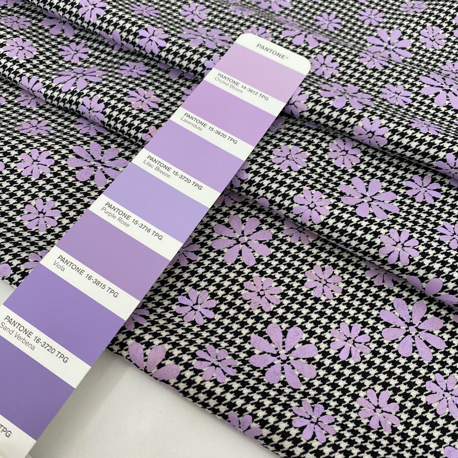 Mixed polyester and wool with pied de poule in black and white and flower design in lilac. Very soft and light, warm. Ideal for dresses, trousers, skirts and jackets.High-quality deadstock collected in Stock from a Maison de Couture in Italy.