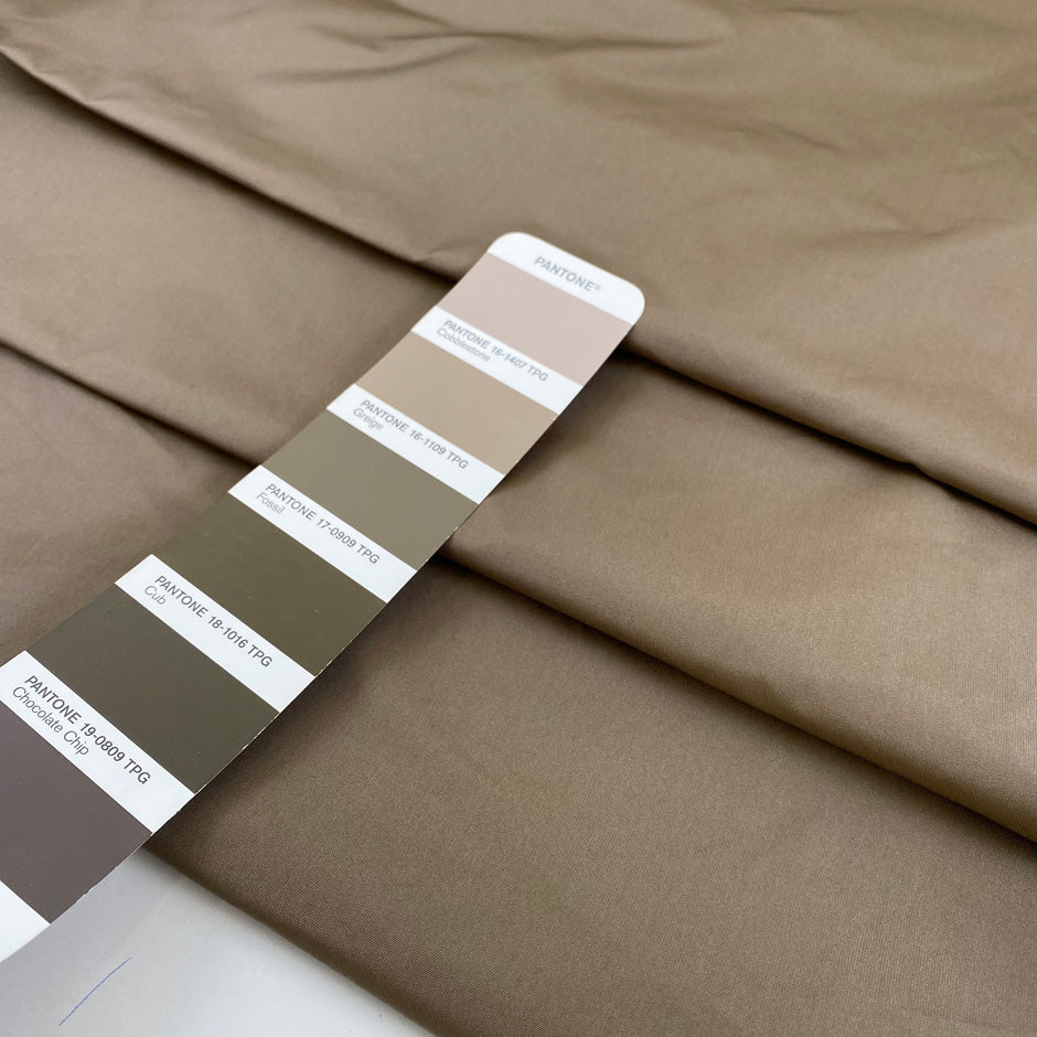 Polyester taffeta with a crunchy hand and opaque finish, ideal for structured garments, linings, and voluminous shapes. High-quality deadstock collected in Stock from a Maison de Couture in Italy.