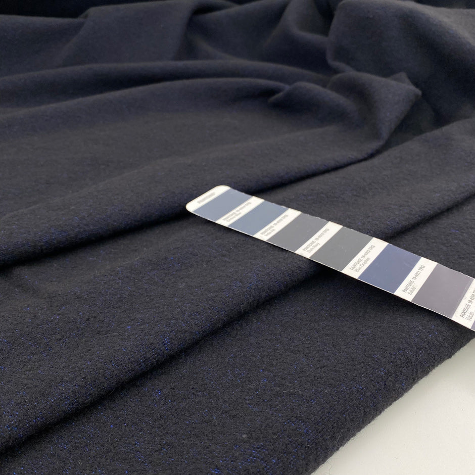 Blend of virgin wool, polyamide and linen in dark blue and black.&nbsp;High quality deadstock fabric.