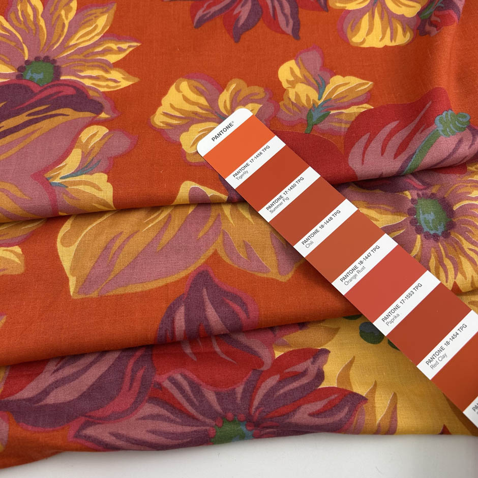 Floral print viscose-linen blend, soft and non-stretch. Perfect for dresses or shirts. High-quality deadstock collected in Stock from a Maison de Couture in Italy.