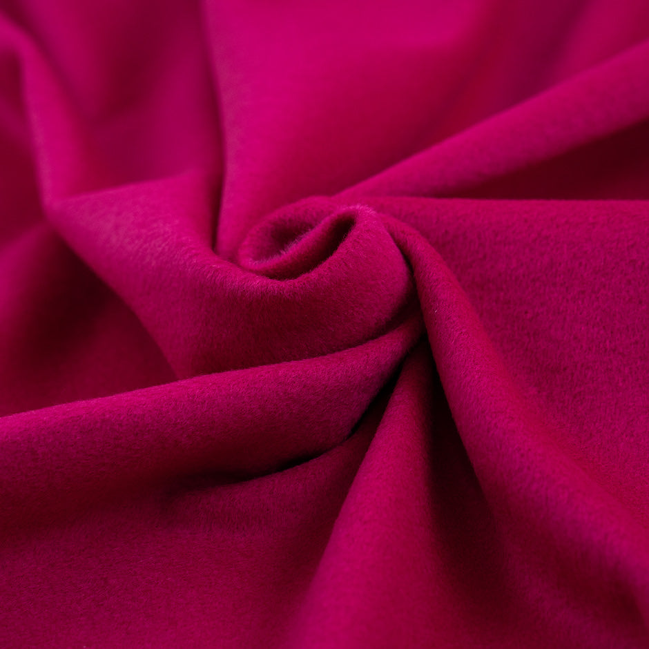 Soft fuchsia coat of vergin wool and cashmere. High quality deadstock fabric.