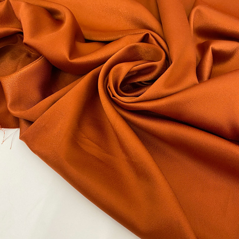 Soft, light, and flowy polyester cady in rust orange with a shiny finish. Not transparent. Perfect for dresses, skirts, blouses, and trousers.
High-quality deadstock collected in Stock from a Maison de Couture in Italy.