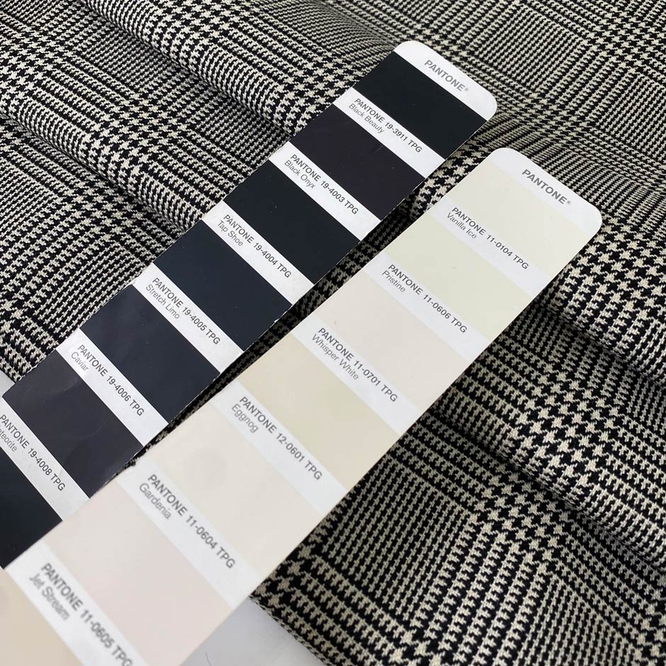 Soft and warm pure wool in a classic black and white Prince of Wales check. Perfect for light coats, jackets, or winter skirts.
High-quality deadstock collected in Stock from a Maison de Couture in Italy.