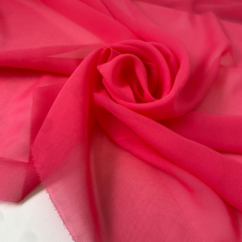 Delicate and lightweight magenta pure silk chiffon. Soft, transparent, and flowy—perfect for blouses, dresses, skirts, and refined layering.
High-quality deadstock collected in Stock from a Maison de Couture in Italy.