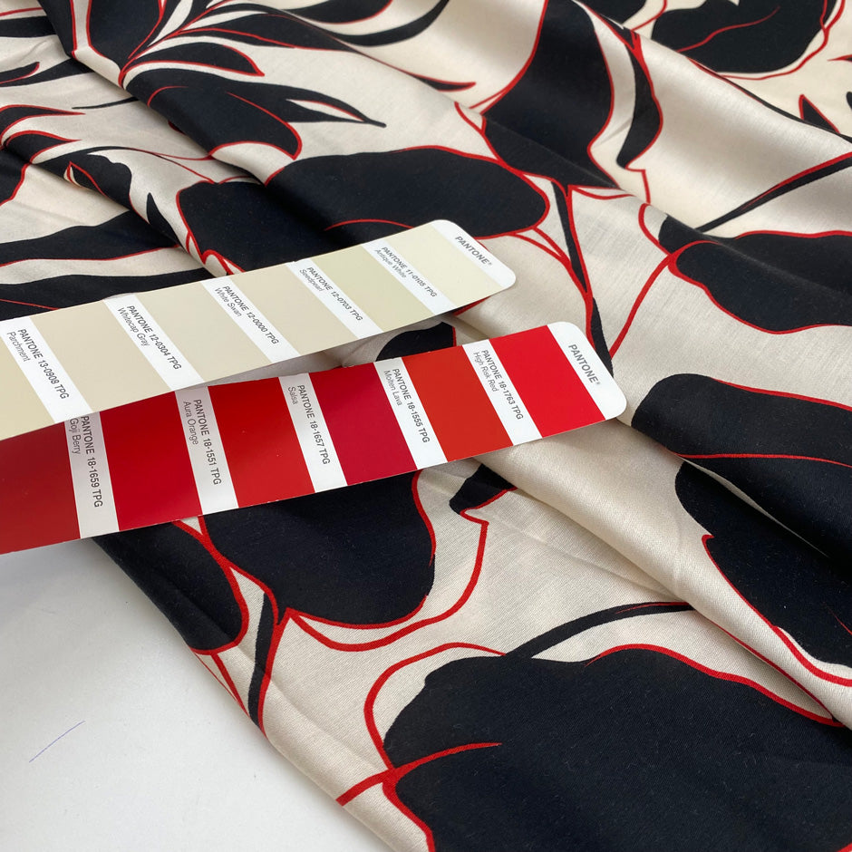 Pure viscose, very soft and light, with beige ground and flower printing in red and black shades. High-quality deadstock fabric by the meter collected in Stock from a Maison de Couture in Italy.