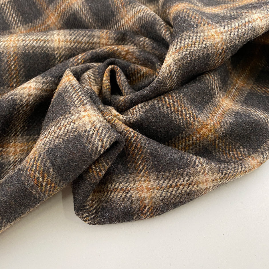 Yarn-dyed pure wool plaid